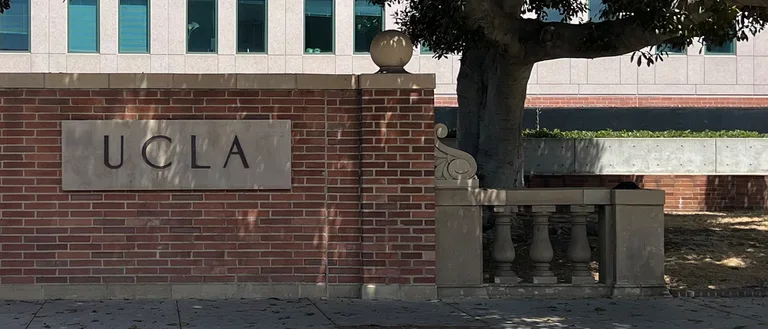 ucla_sign